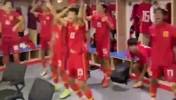 感受青春！U15国少赛后更衣室庆祝🎉